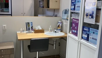 Centrum Optyczno Optometryczne TERAPIA WIDZENIA - stanowisko soczewkowe.webp